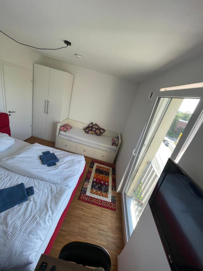 Boutique Zimmer Privat 1-4 Personen Frankfurt am Main ภายนอก รูปภาพ